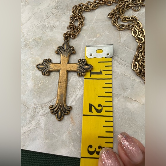 Vintage copper budded cross pendant on a gold tone chain. 17 inches long. - Picture 7 of 8